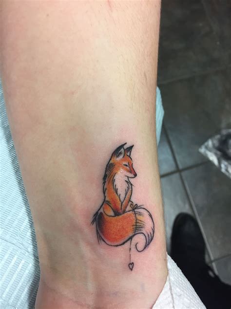 Discover 77+ tiny fox tattoo latest - in.coedo.com.vn