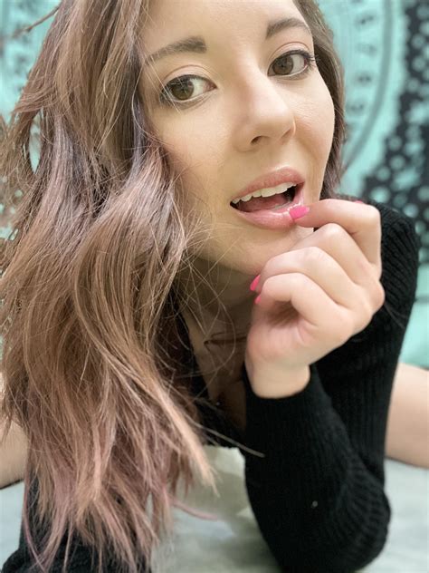 Kenzie Skye 🦄 real milf stoner slut vanilla & kink friendly OnlyFans