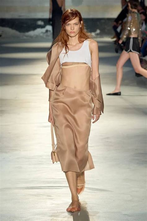 Pin by Тамара Дубовицкая on коллекции | Fashion, Fashion show, Ready to ...