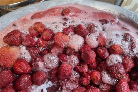 Сколько варить клубничное варенье