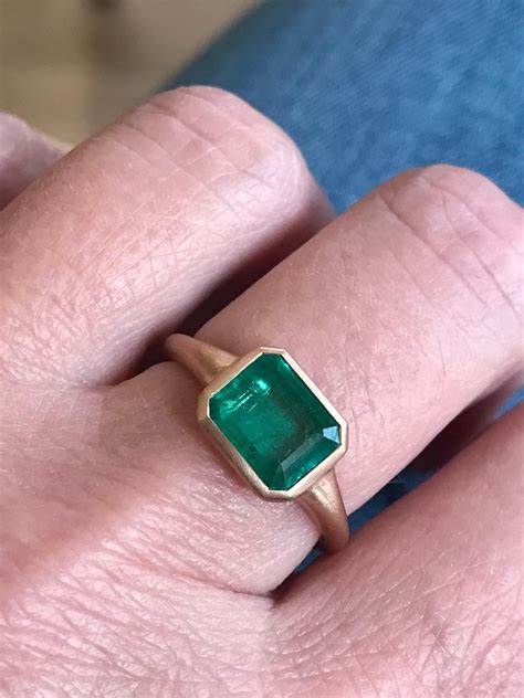 Dalben 1.95 Carat Emerald Rose Gold Ring For Sale at 1stDibs