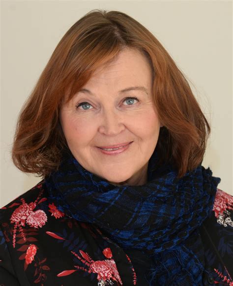 Mummo matkalla: Anna-Mari Kaskinen: "Kauneimmat haukkuni" - ex Libris....