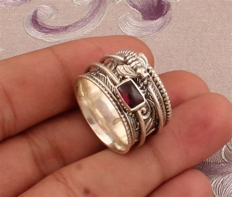 The Best Fidget Rings for Stress Relief and Focus - We Are Teachers