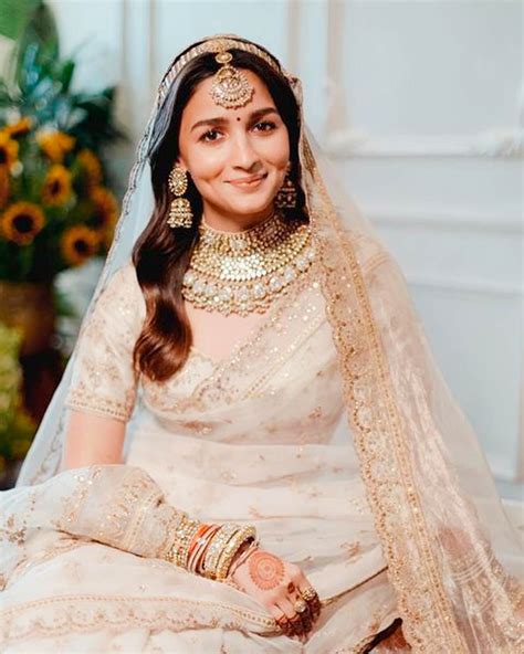 ब्राइडल लुक के लिए नो मेकअप चुन रही हैं तो रखें इन बातों का ख्याल