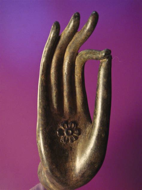 Mantras y sutras, mudras y asanas: apoyo a la oración y meditación