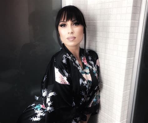 Экс-солистка группы NIKITA показала, на что способно ее тело - Звезды и ...