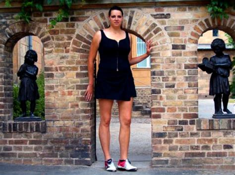 Top 10 tallest women in the world - Wonderslist