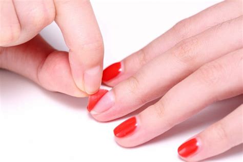 Отслойка гель-лака: возможные причины и методы решения проблемы ...