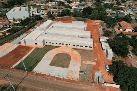 Escola Municipal Engenheiro Pires Do Rio - 6