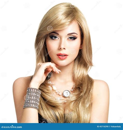 Mujer Rubia Hermosa Con El Peinado Largo Foto de archivo - Imagen de