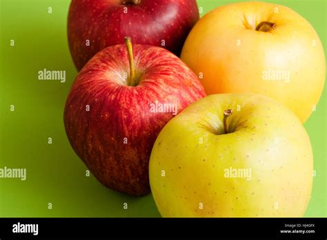 red and green apples Stock Photo - Alamy