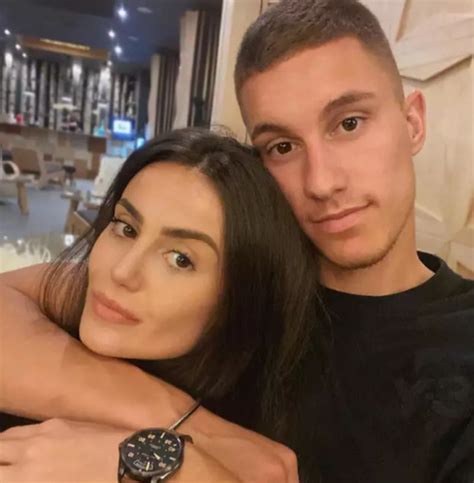 Сестрата на Божинката страшно се ядоса