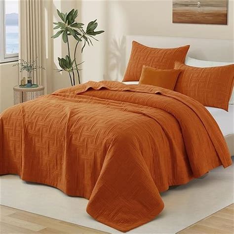 Quilts and Bedspreads | Bedding stores, Online bedding stores, Bed spreads
