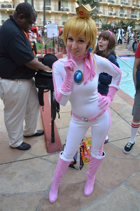 Princess Peach Cosplay Costume From Super Mario Bros - vrogue.co