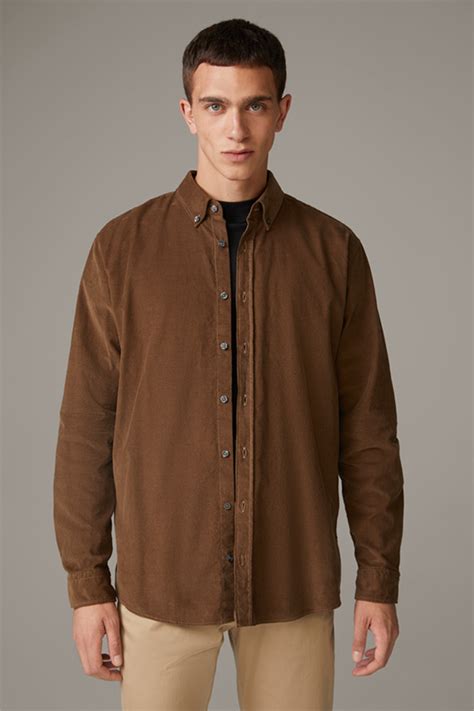 Die neuesten Looks von Strellson jetzt online entdecken.