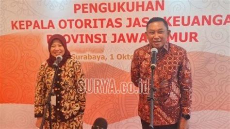 sosok yunita linda sari    dikukuhkan sebagai kepala ojk