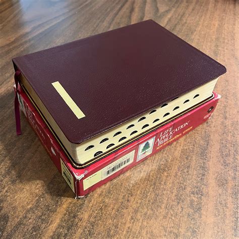 NIV 1984 Life Application Study Bible Thumb Indexed - Burgundy Genuine