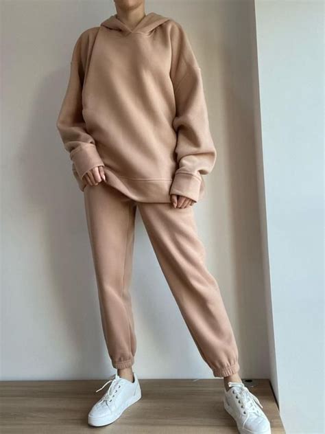 Pin by Xenia Zeit on Style | Sporty outfits, Winter fashion outfits ...