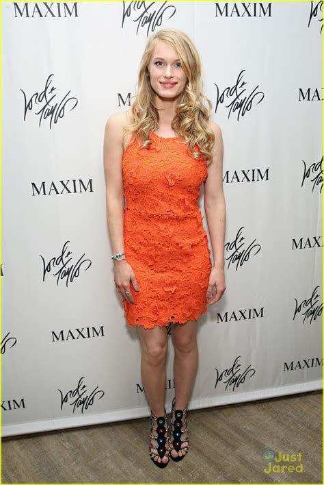 Leven Rambin Plays Mini-Golf At The Suddenly Summer Jam Event | Photo ...