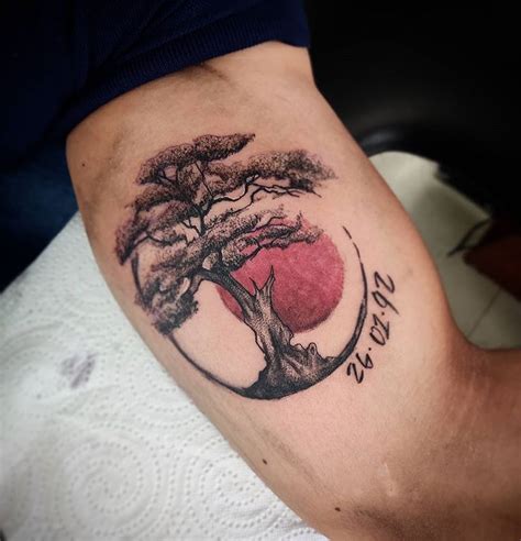 🛸 Aldiny Annunaki 👽 no Instagram: “Tree moon tattoo Diseño ...