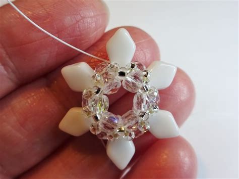 Beadweaving Snowflake Tutorial – The Artisan Duck
