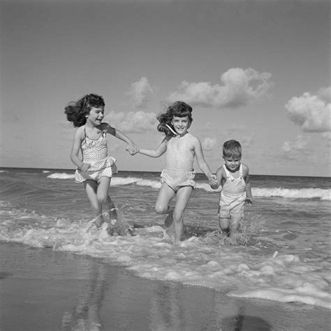 These 12 Vintage Photographs Celebrate the Simple, Easygoing Fun of ...