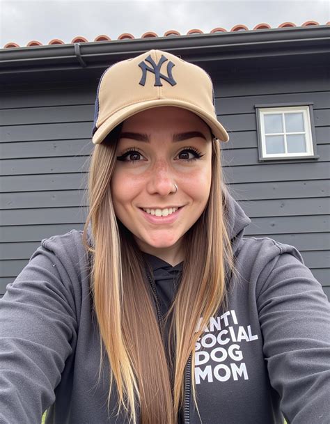 [FLUX] Miss Rage [Twitch streamer] @missrage - V1 | Flux LoRA | Civitai