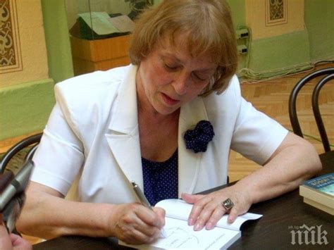Извънредно! Известната поетеса Надежда Захариева получи сърдечен ...