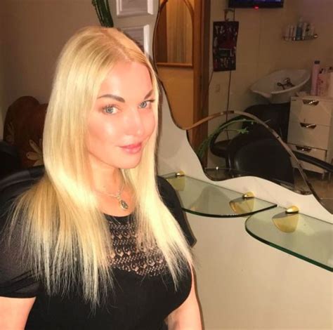 Анастасія Волочкова змінила імідж і помолодшала