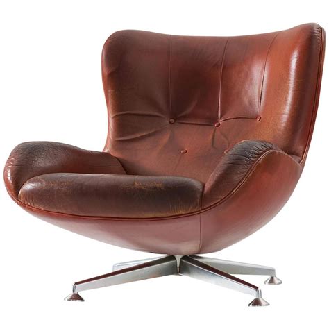 Illum Wikkelsø Swivel Lounge Chair in Brown Leather | Leather lounge ...