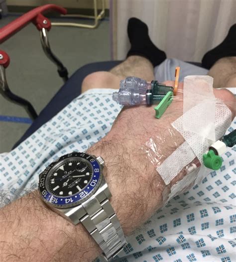 At least they’ll know my TOD in two time zones. : r/WatchesCirclejerk