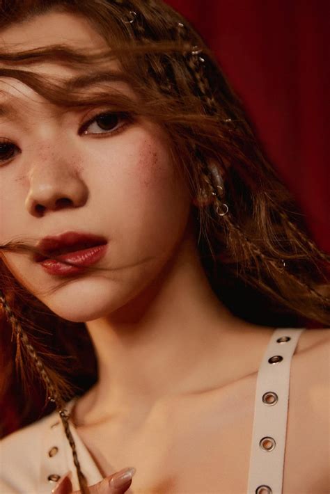 240501 IS:SUE - Debut Single ‘1st Issue’: (Concept Photo A) : r/is_sue
