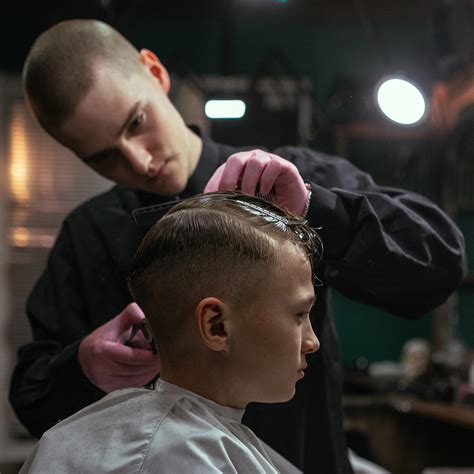 Стильні дитячі стрижки для вашої дитини в барбершопах Frisor