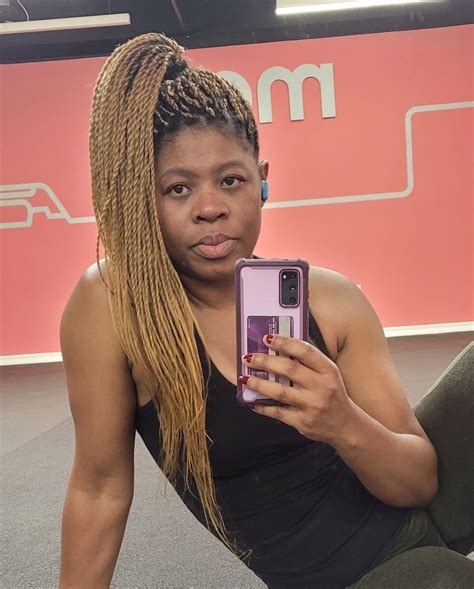 Micro-sized styles will update the classic Senegalese twists look 33