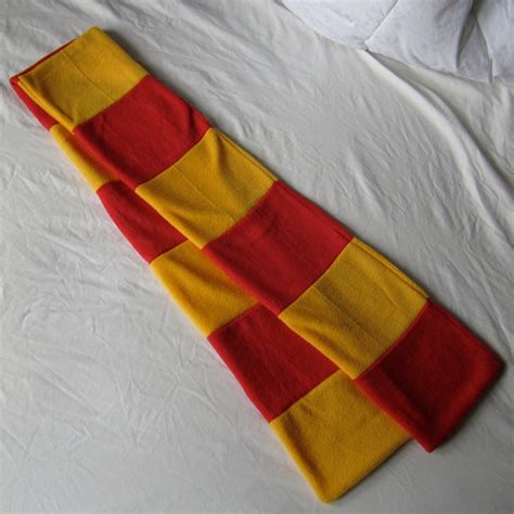 Sew a Gryffindor Scarf! : 12 Steps (with Pictures) - Instructables