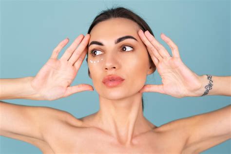 Ботокс для лица: разбираем плюсы и минусы процедуры | iHels - портал о ...