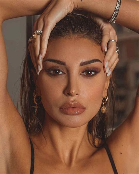 Potevamo non parlare di Cristina Buccino?