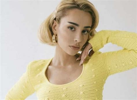 ilira releases  single  heart