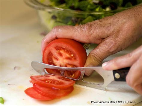 What Causes Bland-Tasting Tomatoes - Laidback Gardener