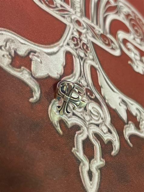 looking for this ring that broke when i took it off. i really want to