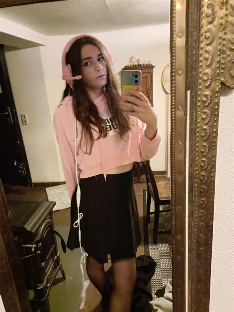 Yet another attempt at doing a make up :'( : r/femboy