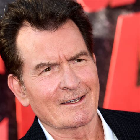 Sabrina Carpenter Stuns in '70s Inspired Look at VMA Afterparty - Parade