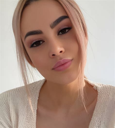 Tiffany Hoe (Actress) Age, Biography, Boyfriend, Wiki, Height, Weight