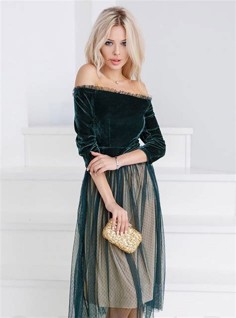 Купить - Пышное платье из бархата с контрастным подкладом | Roupas, Netas