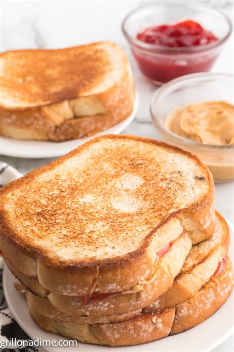 Grilled Peanut Butter and Jelly Sandwich Recipe - grillonadime.com