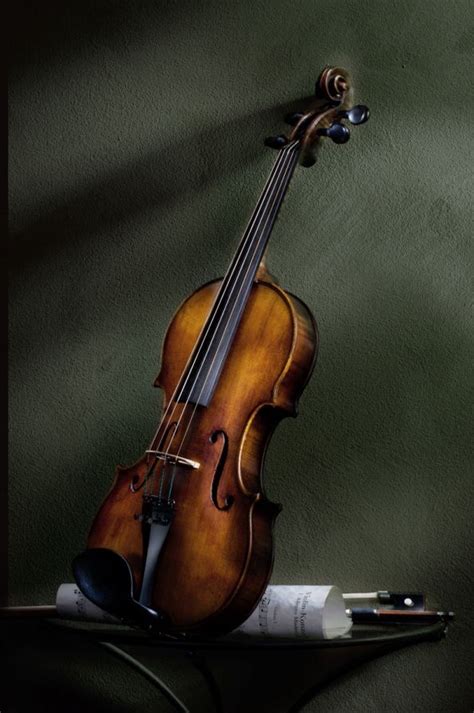 ПЛАКАЛА СКРИПКА 🎻 Плакала скрипка мелодией вечности, Струны играли ...