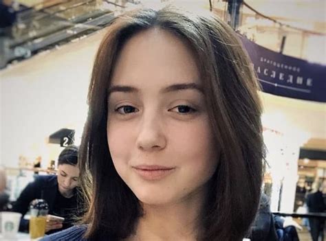 «Обожаю клубничку»: Пуговка из «Папиных дочек» выложила откровенное ...