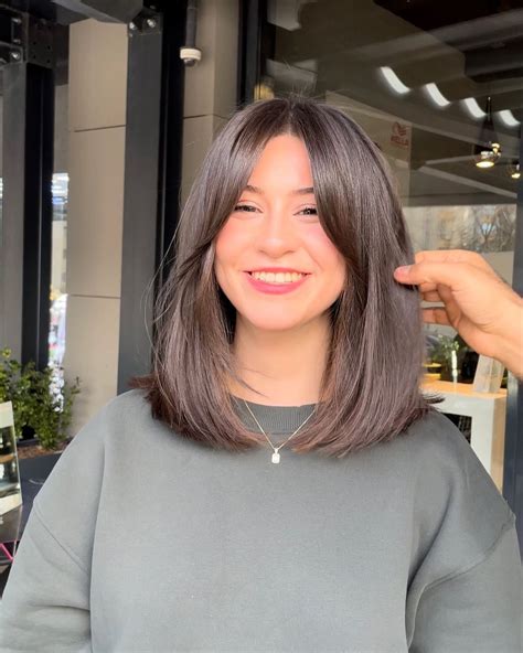 amazing ways  style curtain bangs   face shapes