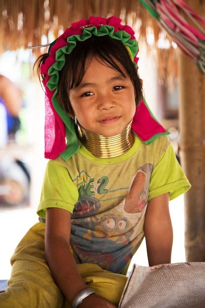 premium photo long neck lady kayan lahwi tribe   wearing