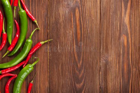 Перцы Chili стоковое фото. изображение насчитывающей древесина - 58949202